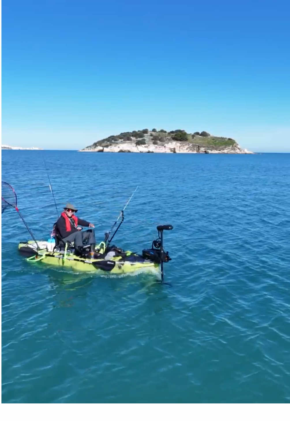 Triken 330 S live in navigazione con motore di Prua #bigmamakayak #triken330 #kayakfishing #Indiepercuimanuh #kayak 