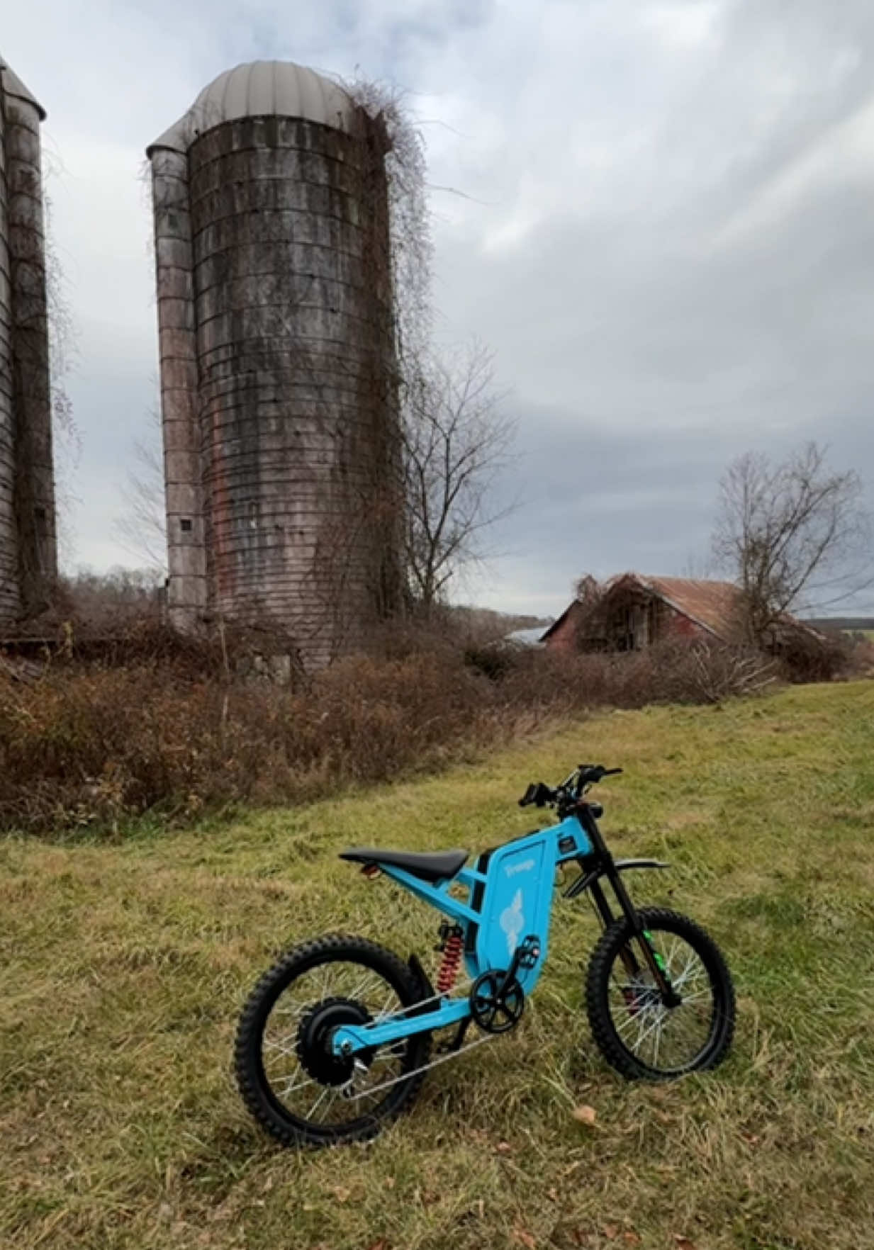 Freego x2 pro!!!! Hitting speeds 50+mph!! Black Friday deals already going while supplies last.  #freego #ebike #dirtbike #surron #wheelie 