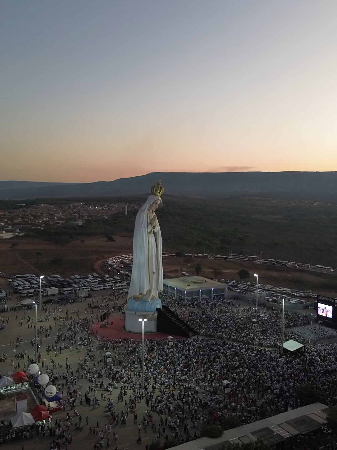 Nossa senhora de Fátima. Reinauguração do monumento, já está chegando muita gente#nossasenhoradefatima👏👏 #crato 