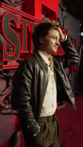 THAT’S MY BABYSITTER #strangerthings #joekeery 