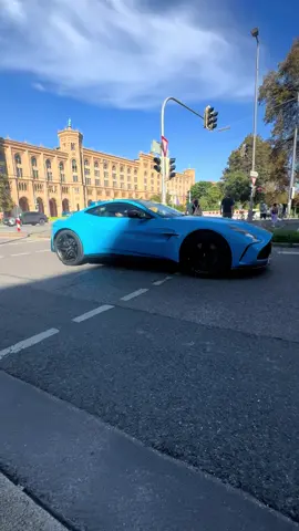 Aston Martin V8 Vantage 🩵🇬🇧😎#fy#cars#carspotting#astonmartin#v8vantage 