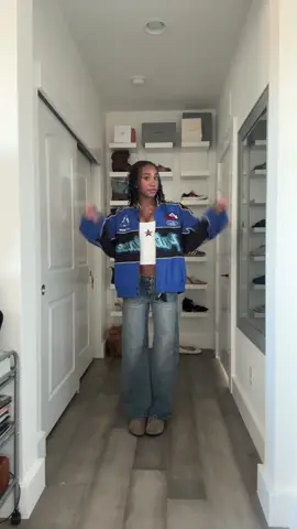 Let’s figure it out #kailahrhian #getdressedwithme #gdwm #outfitinspo #jeans @Edikted @Revice 