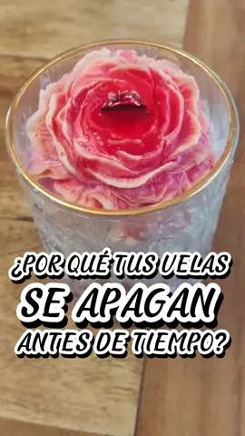 ¡Tu vela se apaga rápido! 😫 No es la mecha, es el exceso de fragancia o el recipiente angosto, comenta APRENDER 👇 para aprender a ajustar 💡, seguinos para más tips, y para la capacitación profesional 👩‍💻 envíanos un mensaje privado ya mismo ✉️.  #velasartesanales  #velasaromaticas  #velasdecorativas  #velas #hechoconamor 