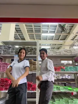 Hasta el ventilador se volteó de la vergüenza #humor #trend #nuevosbailesdetiktok #nuevobaile2025 #naranjal_ecuador🇪🇨 