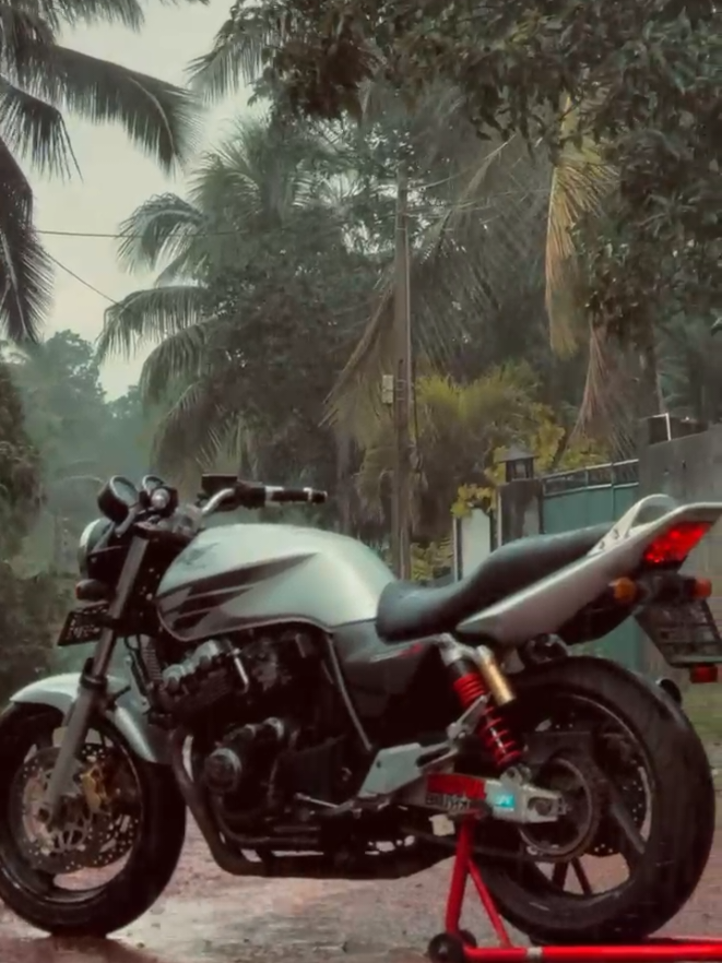 තෙමුන එකට වත් සාදාරනයක් කරන්ට😭💗 #cb400  #rain 