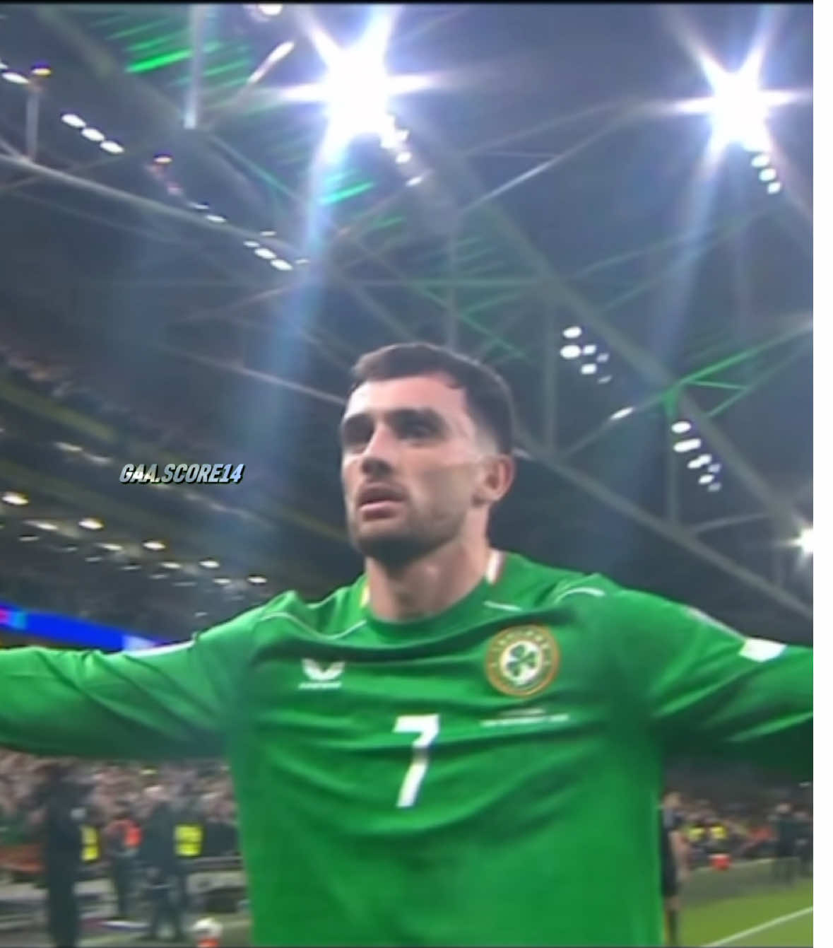 Ik who’s the better 7 #parrot #ireland #portugal #ronaldo #cry 