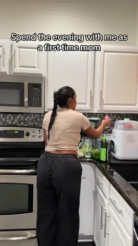 Evening routine as a first-time mom 🍼✨ What’s one thing that makes your nights easier?! #newborn #postpartum #MomsofTikTok #firsttimemom #fyp 