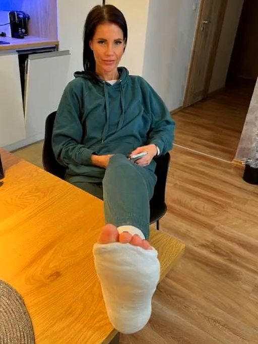 #gipsfuß #cast #crutches #krücken #platre #gips #gesso