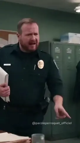 Pourquoi Paco est-il toujours suspect ? 😂🦜#perroquet #Pacoleperroquet #sketchcomique #pourtoi 