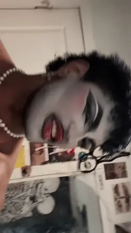 Born to be with a face and a body so strong 🔥 