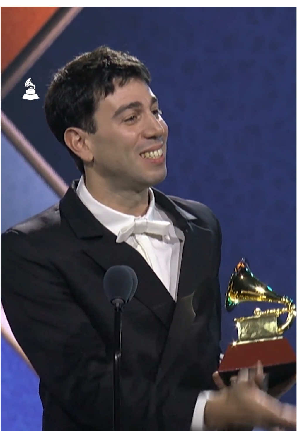 Mejor Canción Pop/Rock @ConociendoRusiaOk Jorge Drexler @pablopablo ¡Felicidades! 🎶👏👏👏  #LatinGRAMMY