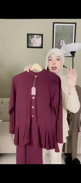 BELLIYUU SETCEL Dioraa kancing bunga knit premium atasan knit premium kancing bunga #setelan #oneset #setelanwanita #setcel #setcelana 