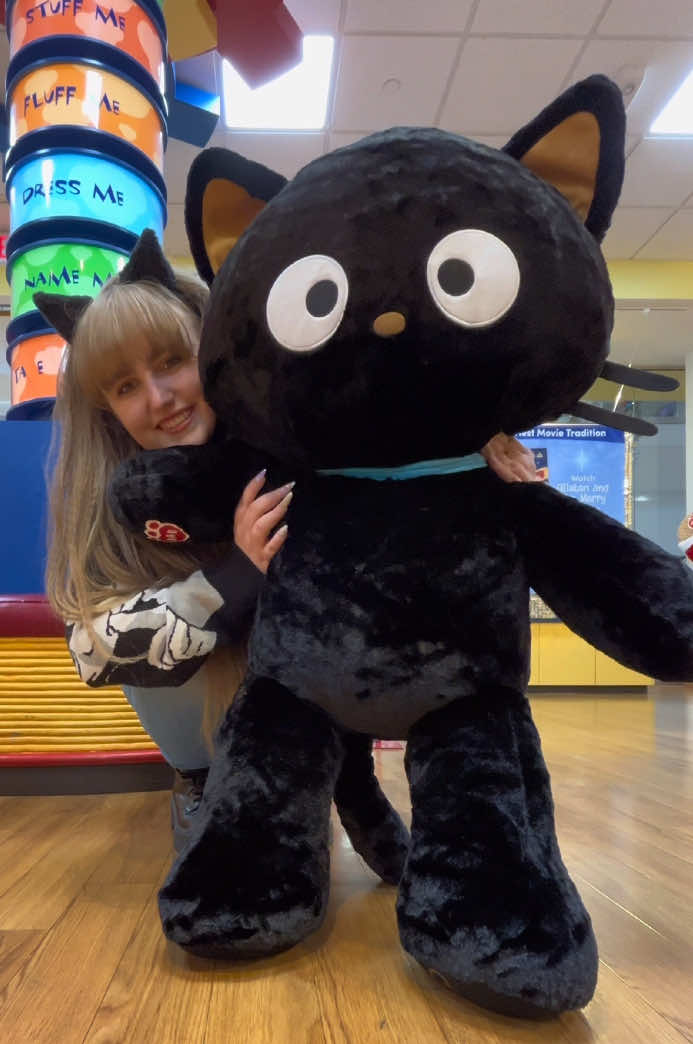 Let’s stuff the GIANT Chococat build a bear, what do you think of this adorable new plushie? @Official Sanrio #sanrio #buildabear #chococat #hellokitty #plush 