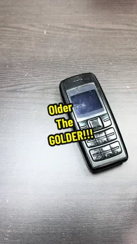 How much gold is in one phone? Let’s take apart this Nokia 1600 and find out. Usually the older the device the more gold it has. Did you know that Gold and Silver is in everyday electronics? If you want to learn how to Urban Mine and Refine gold from electronics into 24k Gold check my page out and give me a Follow! What are some components in this device that has Gold? The black IC & BGA chips can have 24k gold bond wires. The metal pins are gold plated, which is great. The Gold band crystal oscillator has gold. Then the board itself also has gold on it. Lastly the Tantalum capacitor has silver. Great board for Gold recovery!#gold #silver #nokia #southernscrapper #urbanmining 