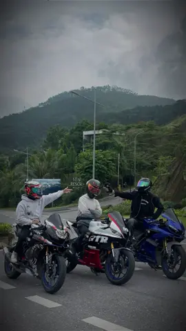 3 ae siêu nhân đi báo😆 #xuhuong #yamahar15v3 #fyp 