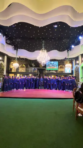 A partir de ahora, ustedes avanzan con la mirada en alto, con la certeza de que están preparados para conquistar el mundo. Que ese vuelo de birretes lleve consigo sus metas, sus anhelos y la promesa de nunca rendirse.💪 Promoción 2025, HANNA   🙌Que este lanzamiento sea un grito de victoria, un símbolo de libertad y un recordatorio de que lo mejor aún está por venir. ¡Felicitaciones, chicos! ¡A volar bien alto, porque el futuro les pertenece! 🎉🎓