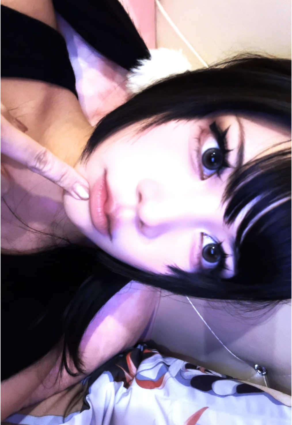 I wish my features were this contrasting irl like this filter 🫩