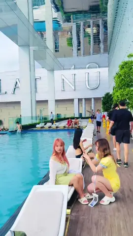 malaysia 🇲🇾 🫡🇵🇰swimming pool, beautiful view Kuala Lumpur city ##swimmingpool##beautifulview##kualalumpur##klcc_twintower##travelmalaysia