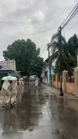 Ini kemarin sore yaa. Tiap hari kalo ujan sampek malem🫠 #fypシ゚ #pondokpesantren #darululum #jombang #fyppppppppppppppppppppppp 