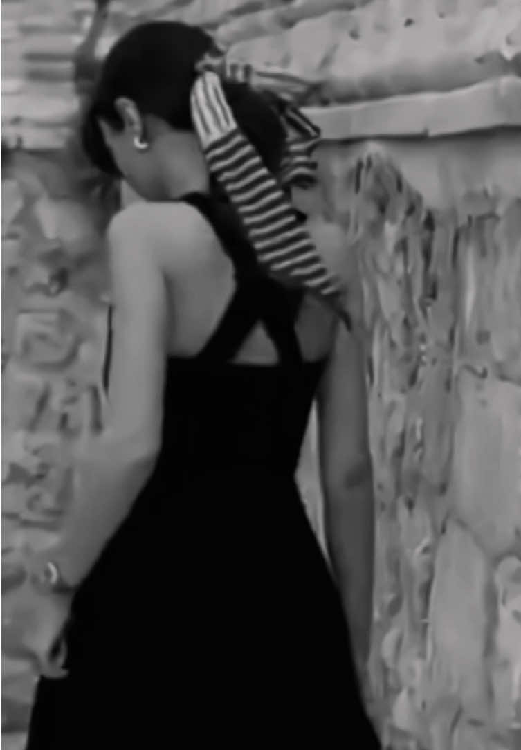 ياليت تكثر من الفساتين ذي #المدينة_البعيدة #uzakşehir #fyp #foryou #explore  - اعلان المدينه البعيده  الاعلان الثالث  حلقة 37 حلقة 38