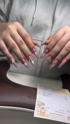 Bộ nail cuối ngày kết thúc lúc 23h💅🏻 Mấy bà yêu cứ việc book lịch giờ giấc cứ để toai lo🫶🏻#nails #nailart #thinhhanh #mytho #thinhhanhtiktok 