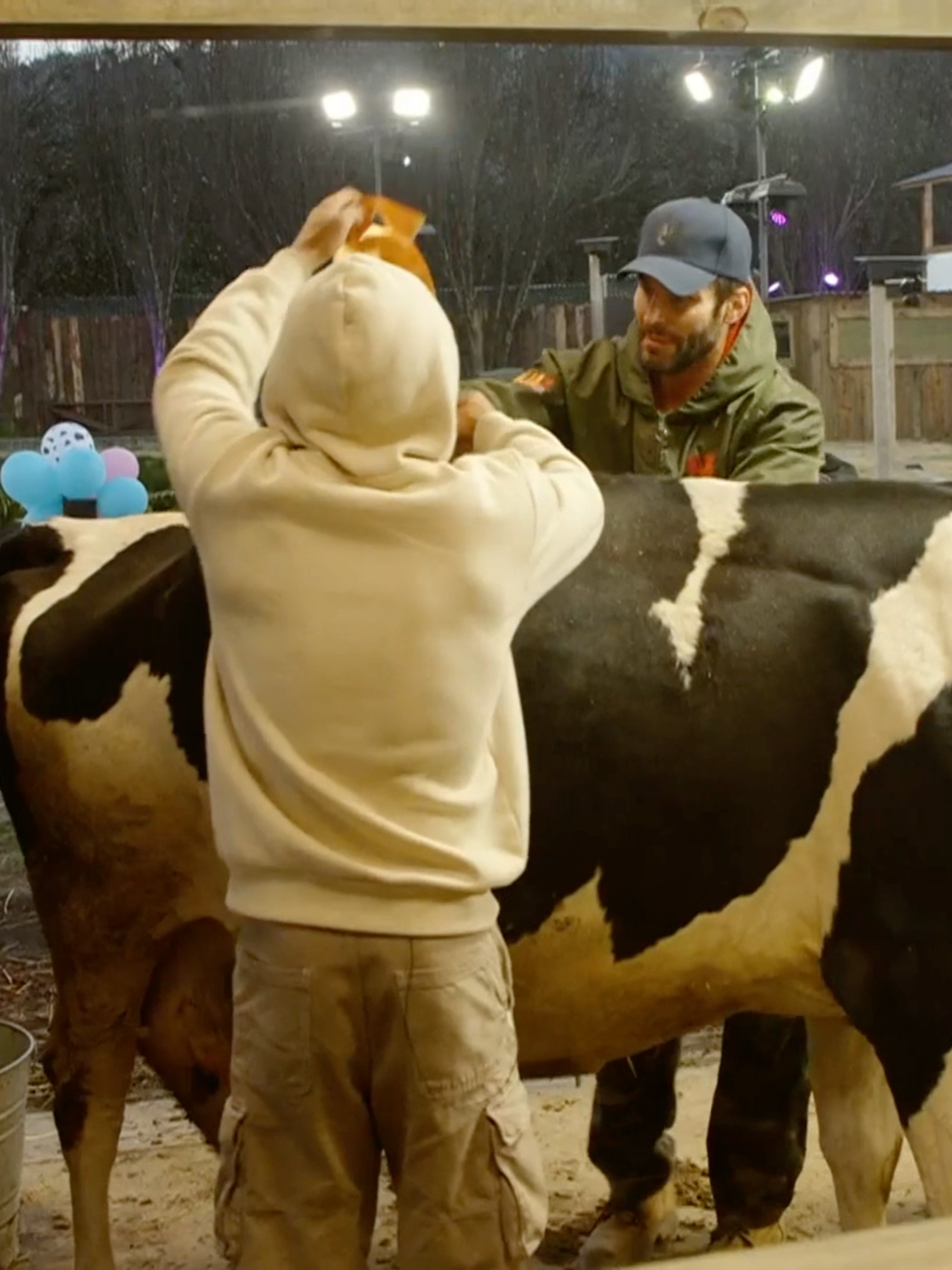 Así fue como mis granjeros midieron la panza de Jacinta, para descubrir quién se acercó a la medida correcta. 🐄📏🔥 Lunes a viernes 9:00 p.m. por Azteca UNO⁣⁣⁣⁣⁣⁣⁣ Domingo La Gala 8:00 p.m. por Azteca UNO⁣⁣⁣⁣⁣⁣⁣ ⁣⁣⁣⁣⁣⁣⁣#LaGranjaVIP 🌾 Transmisión 24/7 en #DisneyPlus, vive la experiencia completa.