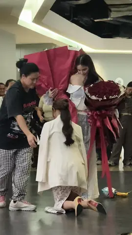 แต่งงานกันนะ 🫣☺️  #tkphinyanech #nurdesoraya #tknur #แตงกวาเหนือ 