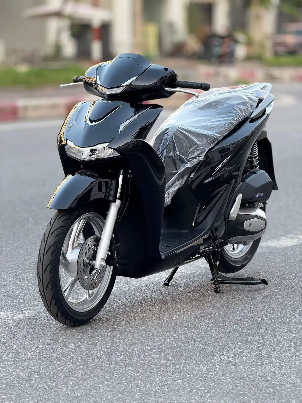 Sh 125i tiêu chuẩn đen bóng 2026 lên đơn - mẫu mới ra mắt ace xem mua đi tết nha  Giá cận với sh 125i tiêu chuẩn đen 2025 thôi ạ. Hỗ trợ trả góp thủ tục chỉ cần căn cước công dân đủ 18 tuổi  , trả trước 18 đến 20 củ nhận xe ngay  Alô ngay em duy Nguyễn 032.720.5551 #vairal #sh2026 #xemaykhangthinh 