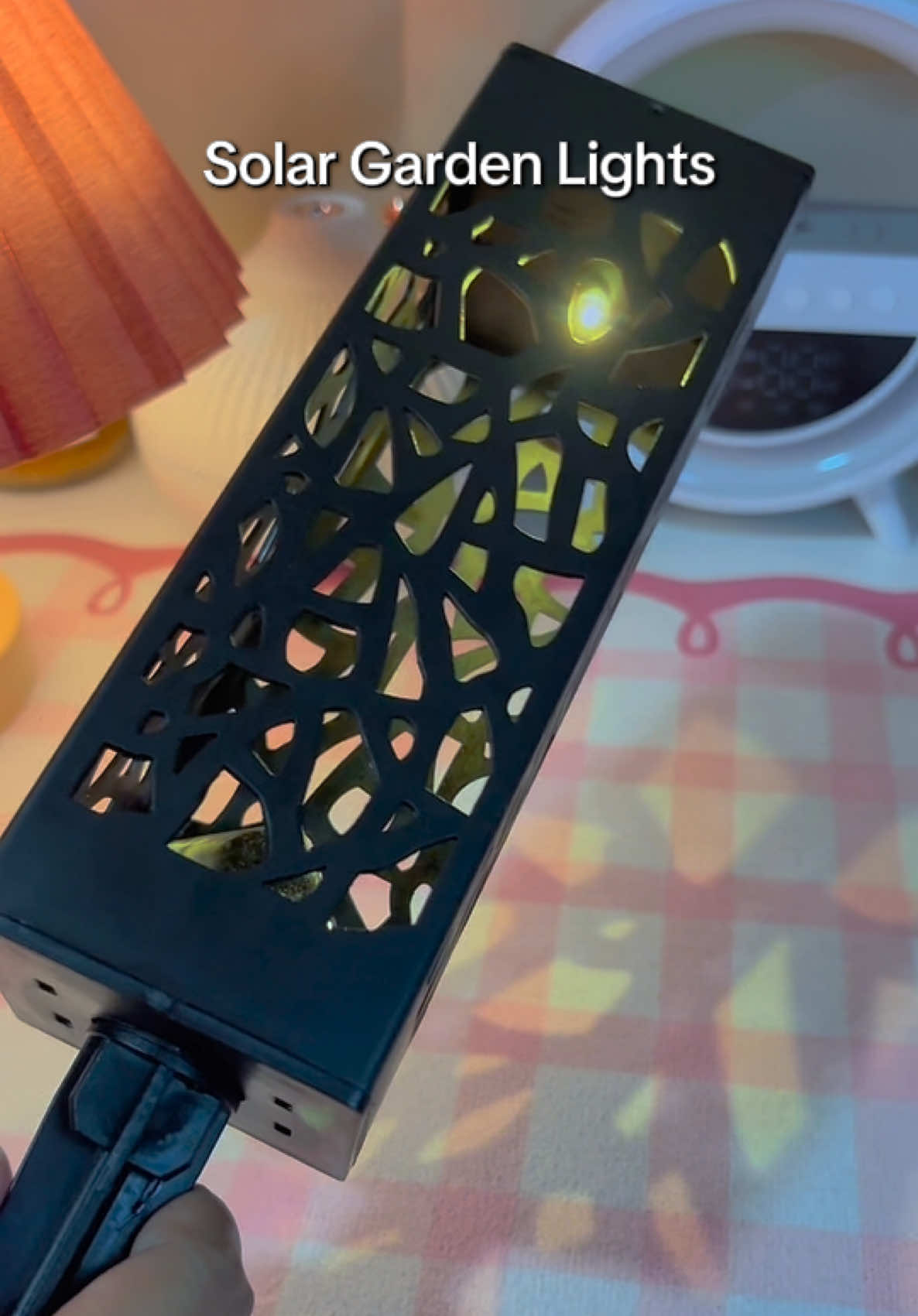 Solar-powered outdoor garden light na waterproof at tipid sa kuryente! #solargardenlamp #solargardenlights #waterproof #solarlamp #solarlights 