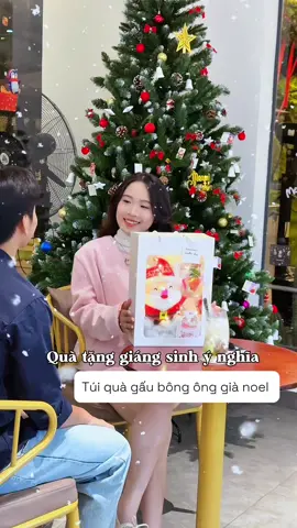 🎅✨ “Noel cận kề rồi! Chốt ngay túi quà gấu bông Ông già Noel – xinh xỉu, tặng ai cũng tan chảy. Hết hàng nhanh lắm, chốt liền tay!” 🎁#quatangnoel#quatangcgiangsinh #quatangbangai #GauBongNoel #tuiquagaubong 