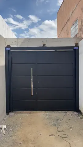 Portão em aço na cor preta na pintura eletrostática 👨🏾‍🏭 Orçamentos ⤵️ ‪+55 19 98141‑1320‬ #viraltiktok #fyppppppppppppppppppppppp #serralheria #portoes #esquadriasdealuminio 