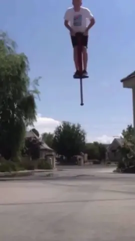 An interesting trampoline failure moment #funnyvideos #funnymoments #interesting #wrong #trampoline