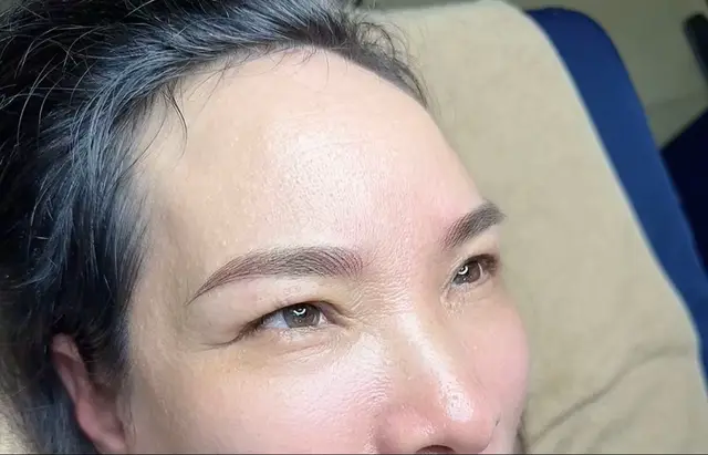 🥰Có ai giống mình ko? Thích nhẹ nhàng, thích đơn giản.  🤩Cảm giác thấy khách trẻ hơn khi đi màu nhẹ hơn, và hiền hơn khi cặp chân mày đơn giản. Chỉ là sửa chút độ nhạt cho chân mày còn lại ko thay đổi nhiều. #spamainuong  #xuhuong  #sợihaistroke  #xoá_sửa_chân_mày  #phuntheuthammy 