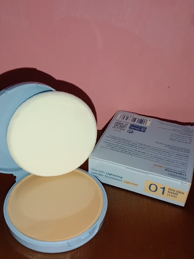 Refill Wardah powder foundation lightening 2 in 1 langsung cover lembut ringan di wajah #refillbedakwardah #wardahlightening #bedakwardah 