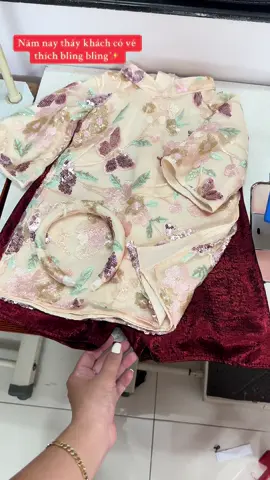 Đủ bling chưa mí bà??🧧🧧🧧#aodaitetchobe #Nhaxukahandmade #aodaikimsa 