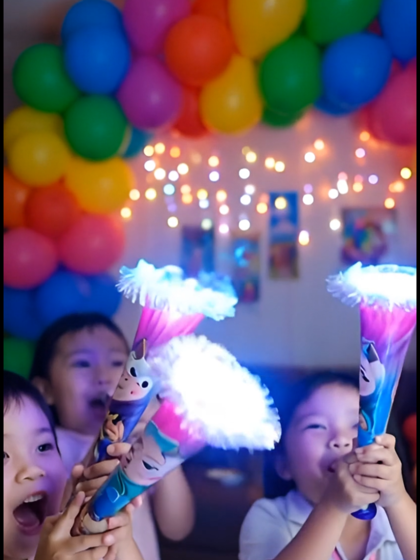 Siap sambut 2026 dengan cahaya & keceriaan! 💫 Terompet LED anti air – teman wajib pesta tahun baru kamu! #TerompetCahaya #PartyAnak #LEDSeru #TahunBaruMeriah #MainanLED 