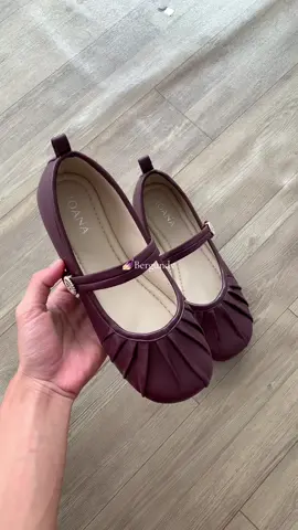 Bergundy#flatshoescantikk #sandalwanita #flatshoeslucu #flatshoes #elegant 