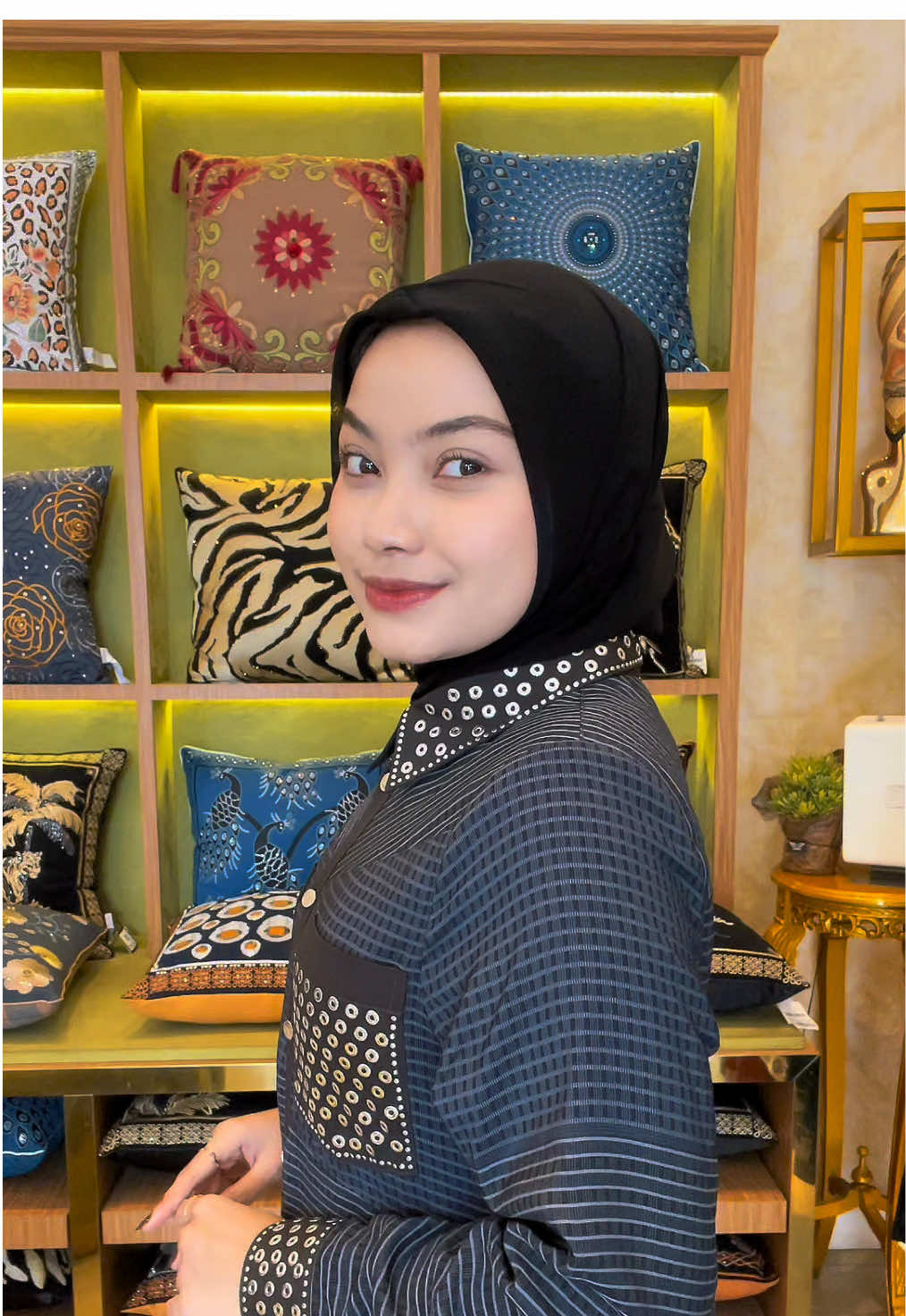 which one speaks to your style?🤩 #EA6264 #C8838 #abayastyle #hikmatfashion #hikmatbekasi 