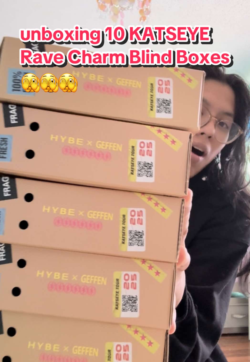 unbox 10 KATSEYE Rave Charms from their tour merch with me 😋 the packaging gave me flashbacks from the staples and bead damage in the Beautiful Chaos album😭  @KATSEYE @daniela avanzini @sophia laforteza @LARA RAJ @Megan Skiendiel @Yoonchae @meretmanon #katseye #katseyemerch #katseyetour #unboxing #katseyeunboxing 