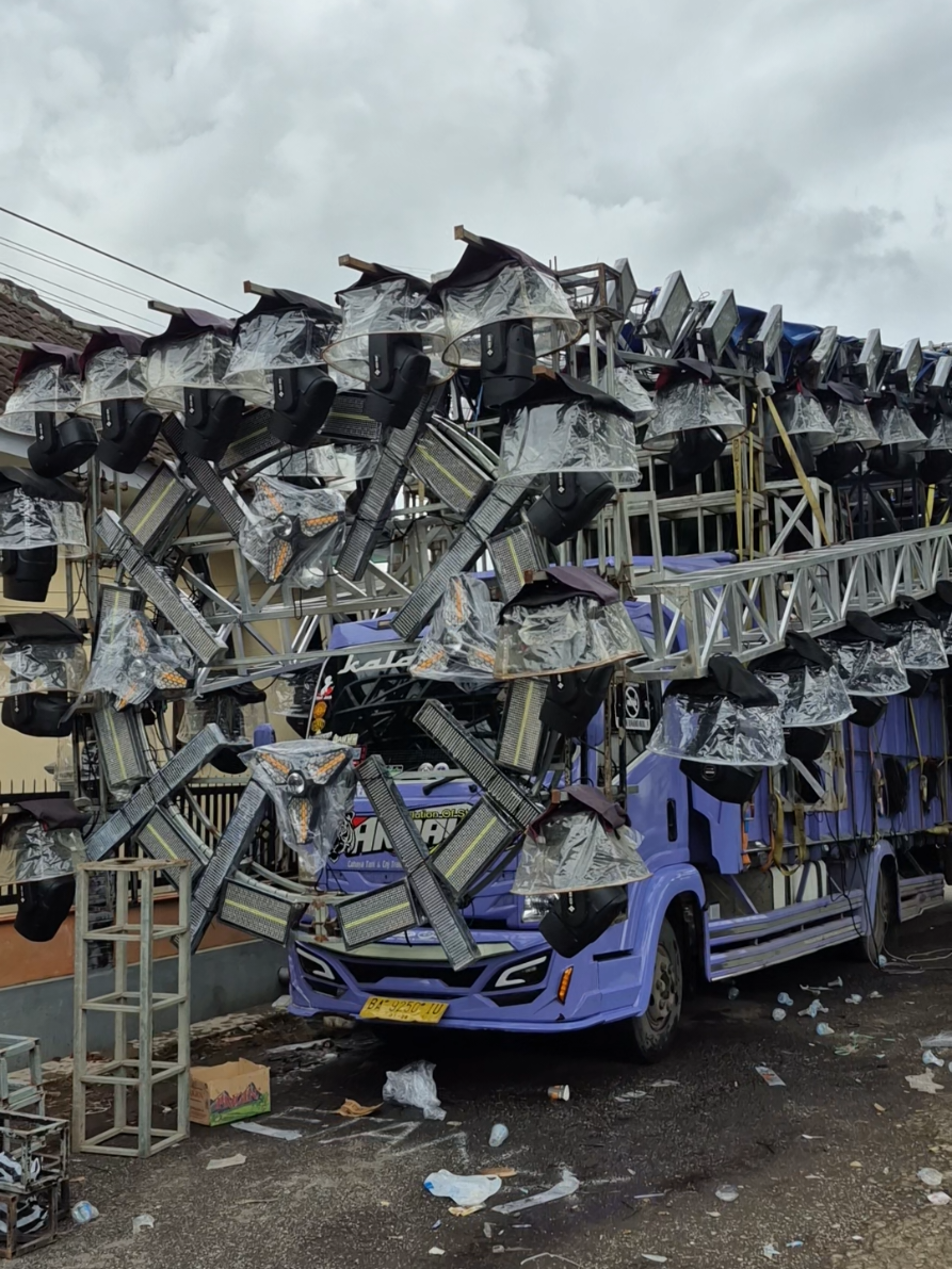 Linggarjati Audio sudah ready bolo !!! siap ceksound #linggarjati #pesonagondanglegi2025 #tiongkokgank #brewog #lkiproduction 