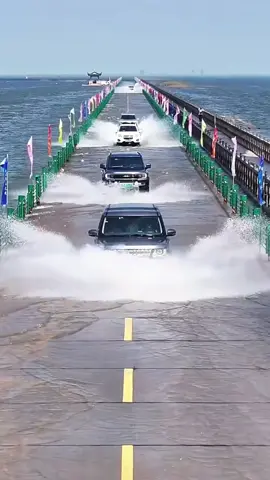 📍Jiujiang Poyang Lake Waterway Terminal Many people will drive thousands of miles to visit the water highway on Poyang Lake. Here is Poyang Lake, China's most beautiful waterway, captured in this summer. Many people travel thousands of miles by car just to visit it!  #foryou  #sea  #fyp  #fypage  #music 