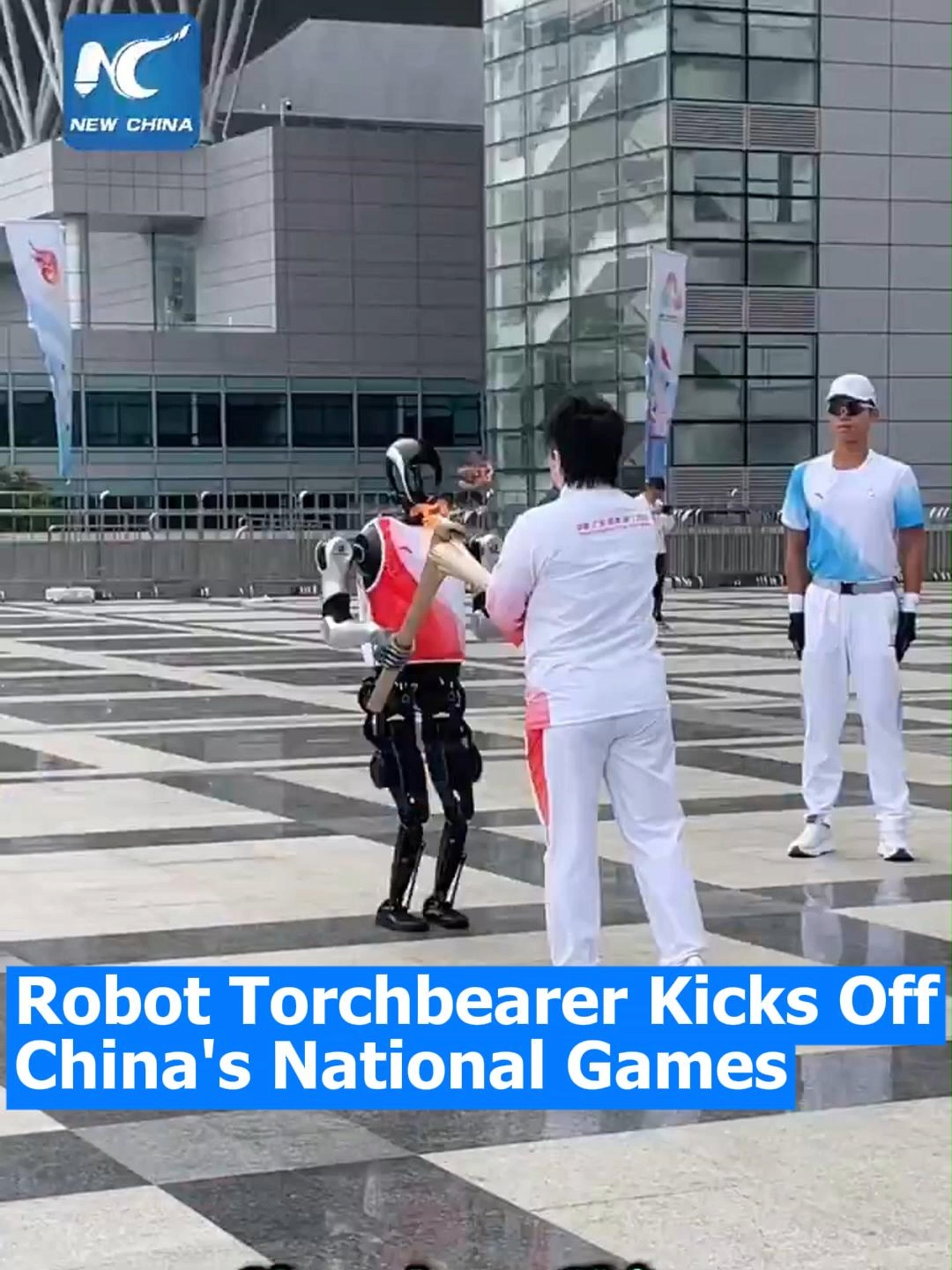 China's 15th National Games torch relay kicked off in Shenzhen, China! 🔥🇨🇳 And guess who the torchbearer was? …A robot! 🤖✨ #China #NationalGames #Robot
