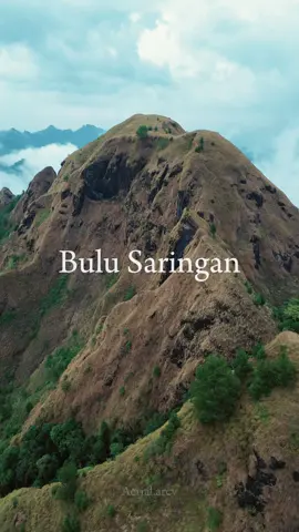 Rekomendasi gunung untuk pendaki pemula akses sekitar 1 jam dari Makassar dengan jarak trekking dari basecamp sampai puncak 4 kilometer dengan elevasi 796 meter. Bulu Saringan memiliki ketinggian 1363 mdpl terletak di Kec.Garassi Kab.Gowa gunung ini juga berbatasan langsung dengan Kab. Maros. #rekomendasi #pendakigunung #gunung #fyp #cinematic 