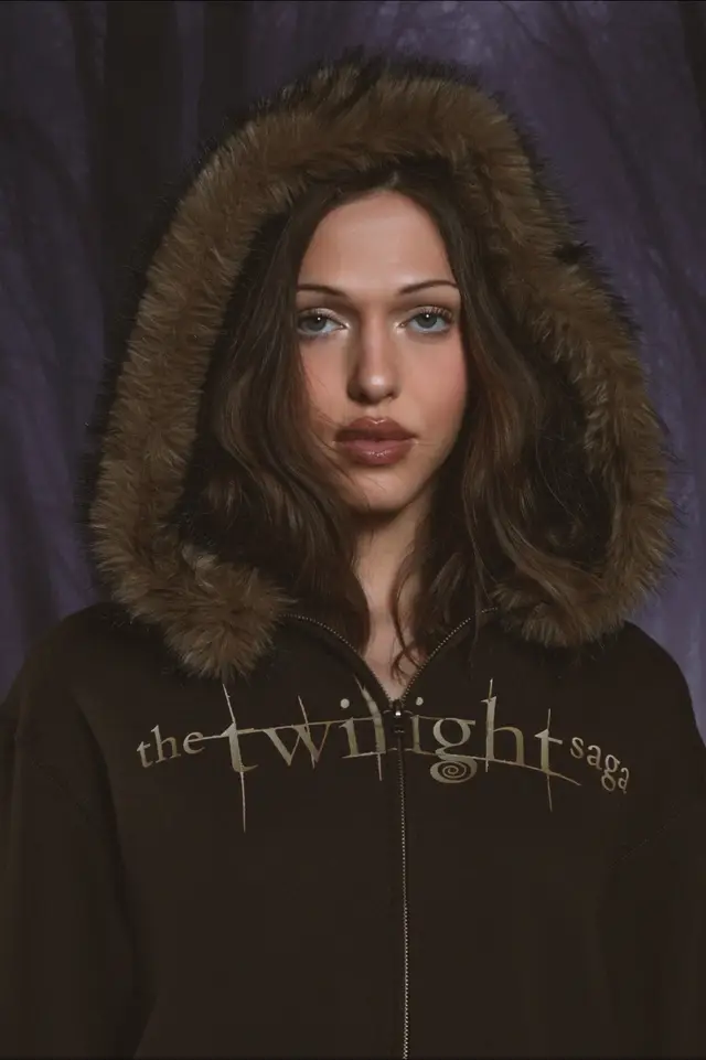 the new Twilight collection - just in time for hoa hoa hoa season 🌙🐺🍂 #edwardcullen #bellaswan #twilight #teamedward 