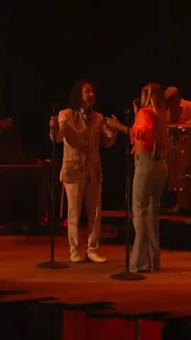 ESTE MOMENTO ✨ @Karol G y Marco Antonio Solís cantan en los Latin Grammys 2025