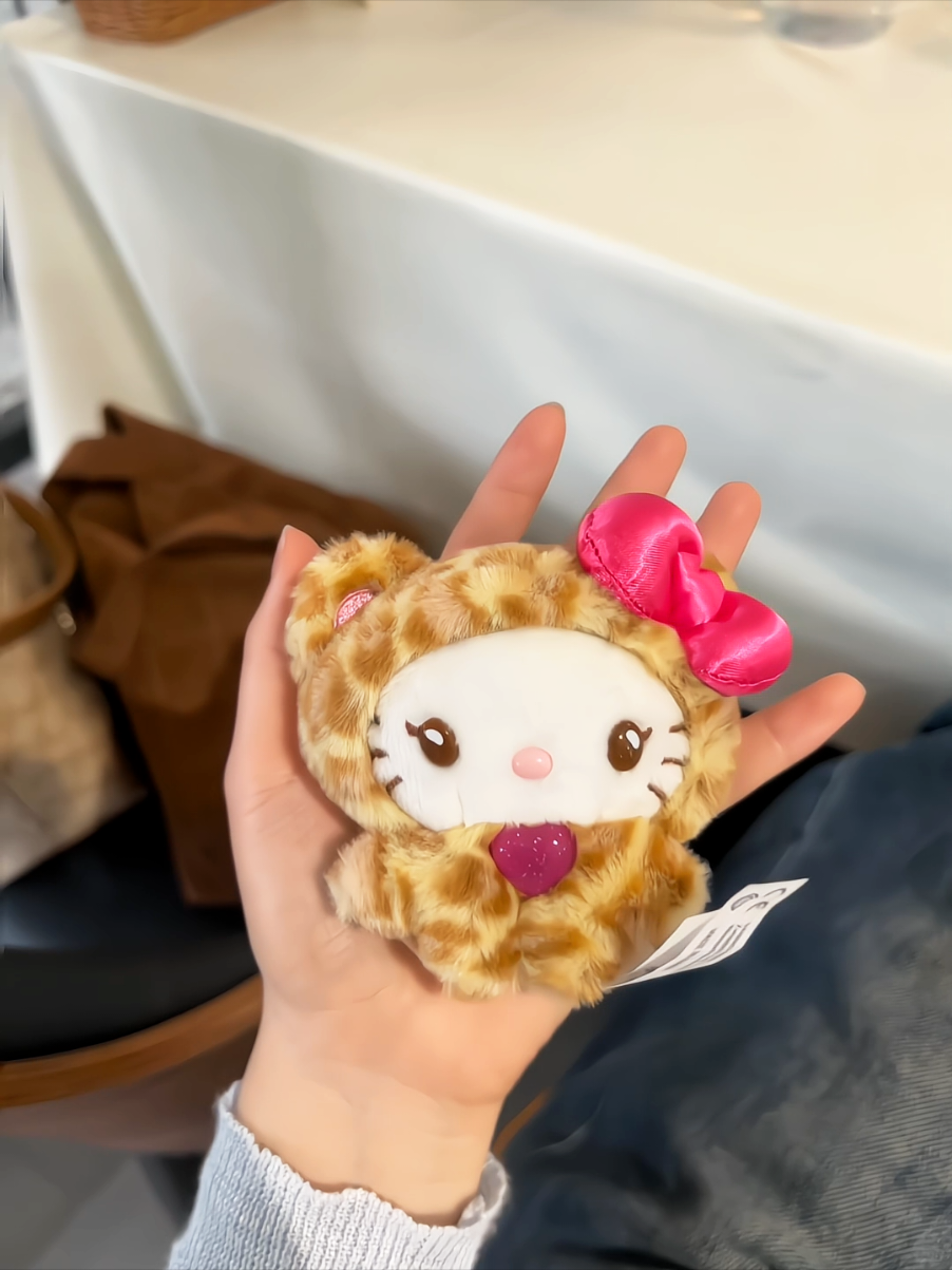 lucuu #keychain #hellokitty #foryou #4u #fyp 