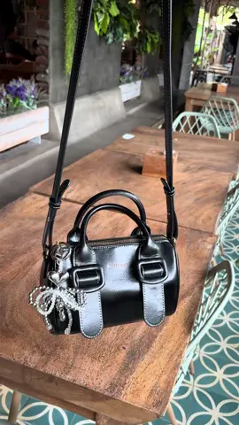 #taswanita #tasselempang #slingbag #bostanten #tascantik 