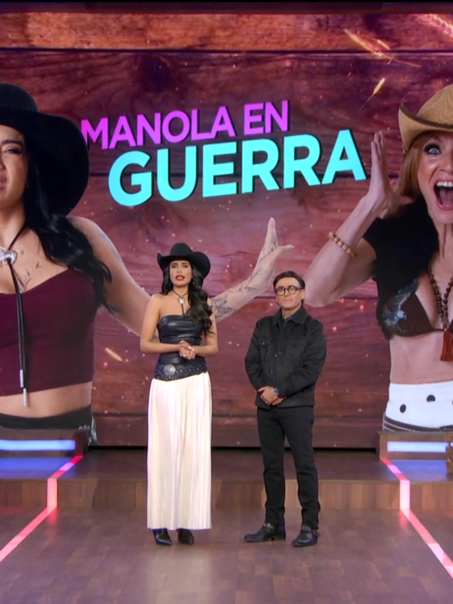 ¿#ManolaDíez de nuevo en guerra con todos los granjeros? 🤔 📺 #LaGranjaVIP EN VIVO AHORA 🐓 Lunes a viernes 9:00 p.m. por #AztecaUNO Domingo La Gala 8:00 p.m. por Azteca UNO. 🌾 Transmisión 24/7 en #DisneyPlus experiencia completa.