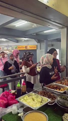 FREE 5 set setiap jumaat, dm akk gepuk cepat2 okay.. orang muda tua tak kesah.. yang penggemar agn, harini semua set available di kedai, jemput singgah dan order di apps foodpanda/grab/shopee, buka 11pg-6ptg #ayamgepuknusantara #ayamgepuknusantarakl #top10klfoodie #ayamgepuk #rasapedasketagih 