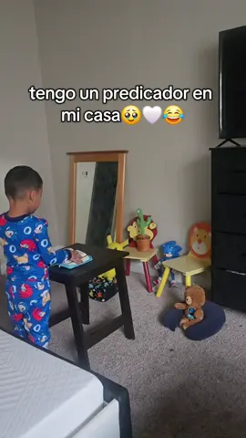 Frutos🥹🤍 el lo ve como un simple juego yo lo veo como un Predicador de su palabra🤍